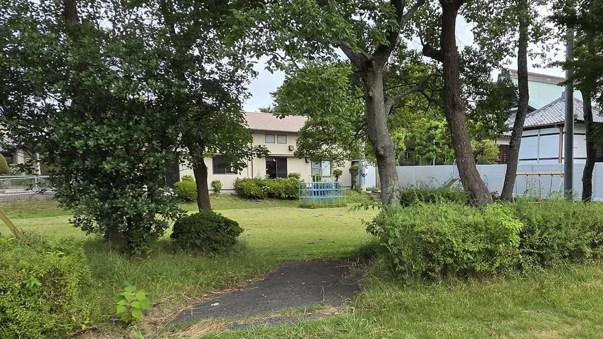 磐田市内の住宅地に並ぶ戸建て住宅