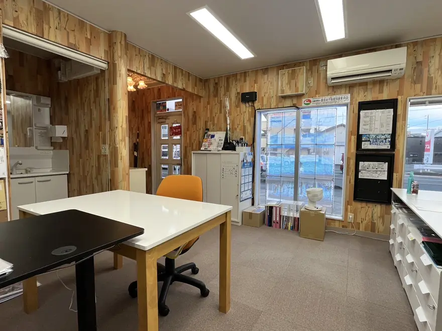 実家カルテを整理する富士ヶ丘サービスの事務所